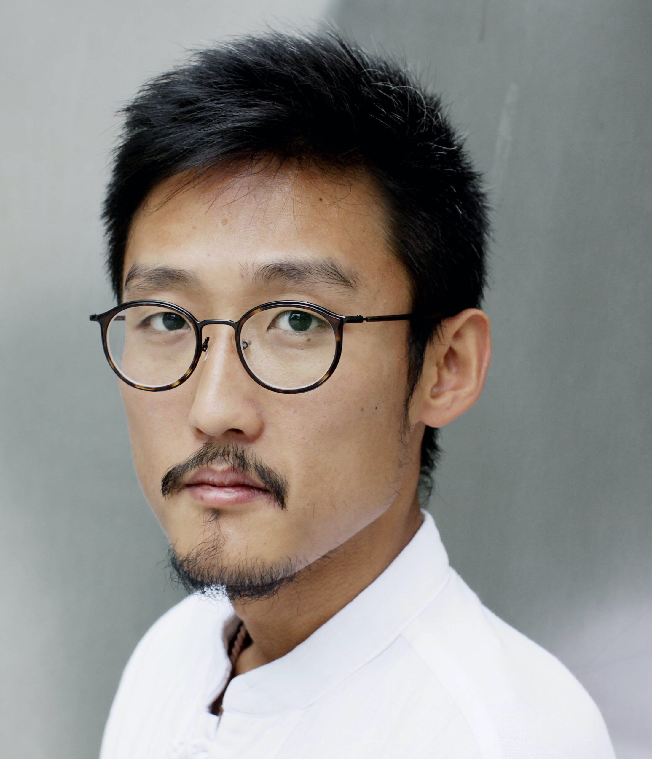 Chinese Artist Walter Yu Wins International Ceramics Award in Brussels