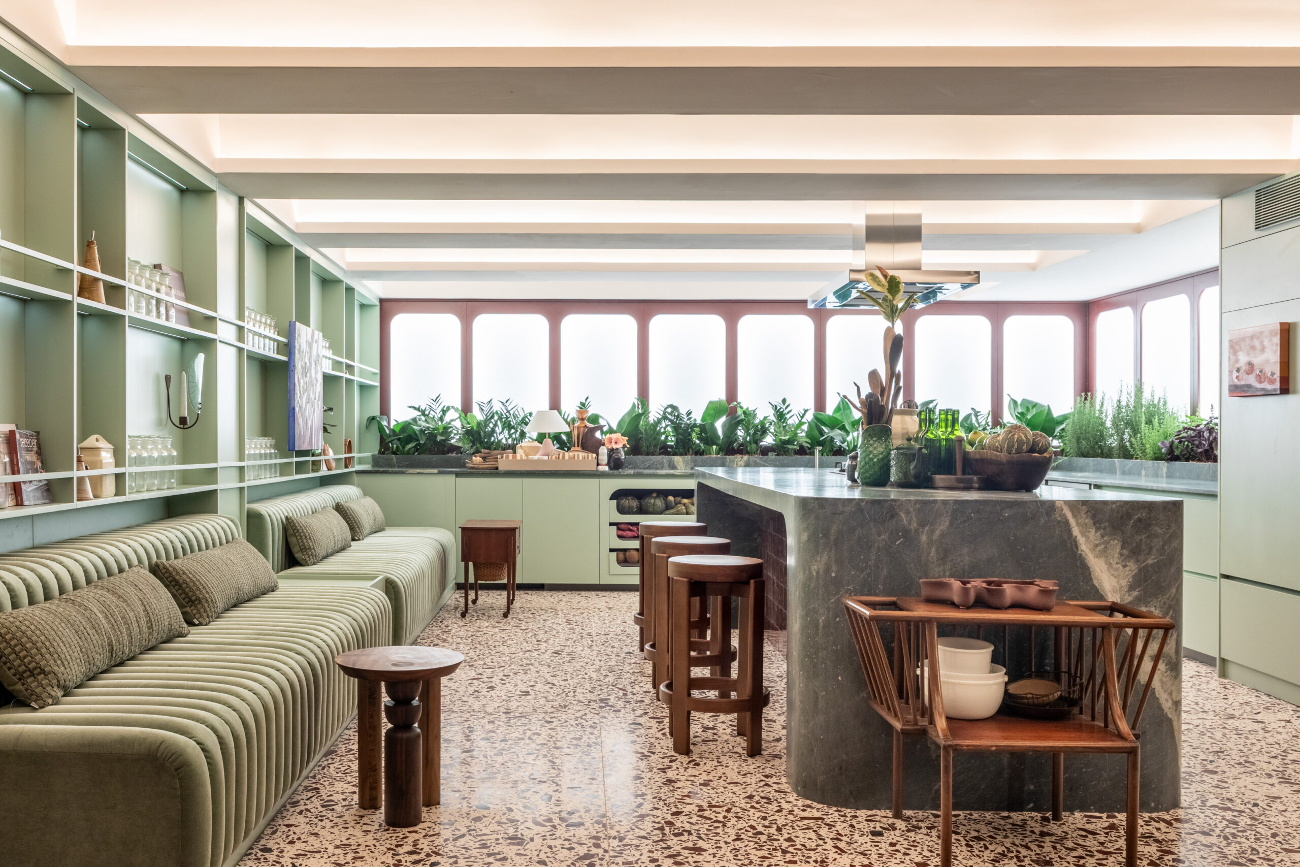 At CASACOR São Paulo 2026, Beatriz Quinelato Presents a 72-Square-Meter Kitchen With Brastemp