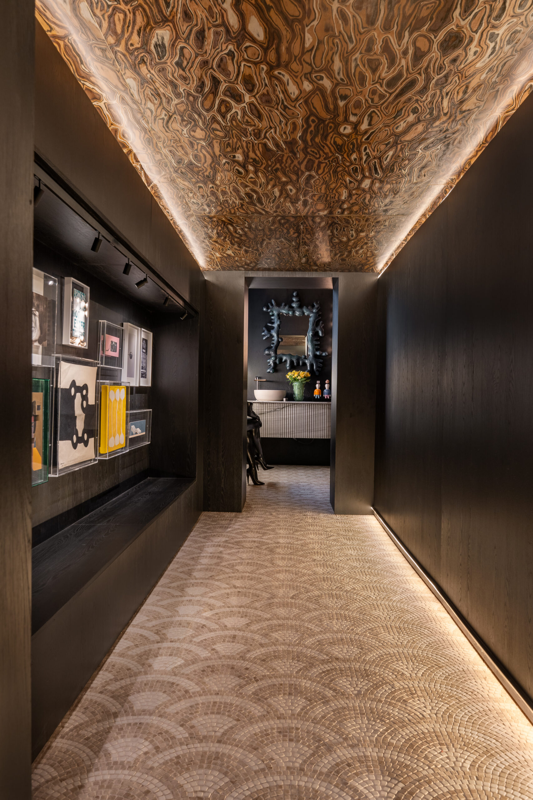 Bathroom Reimagined as Art Gallery Marks Carlos Navero’s Return to CASACOR São Paulo 2026