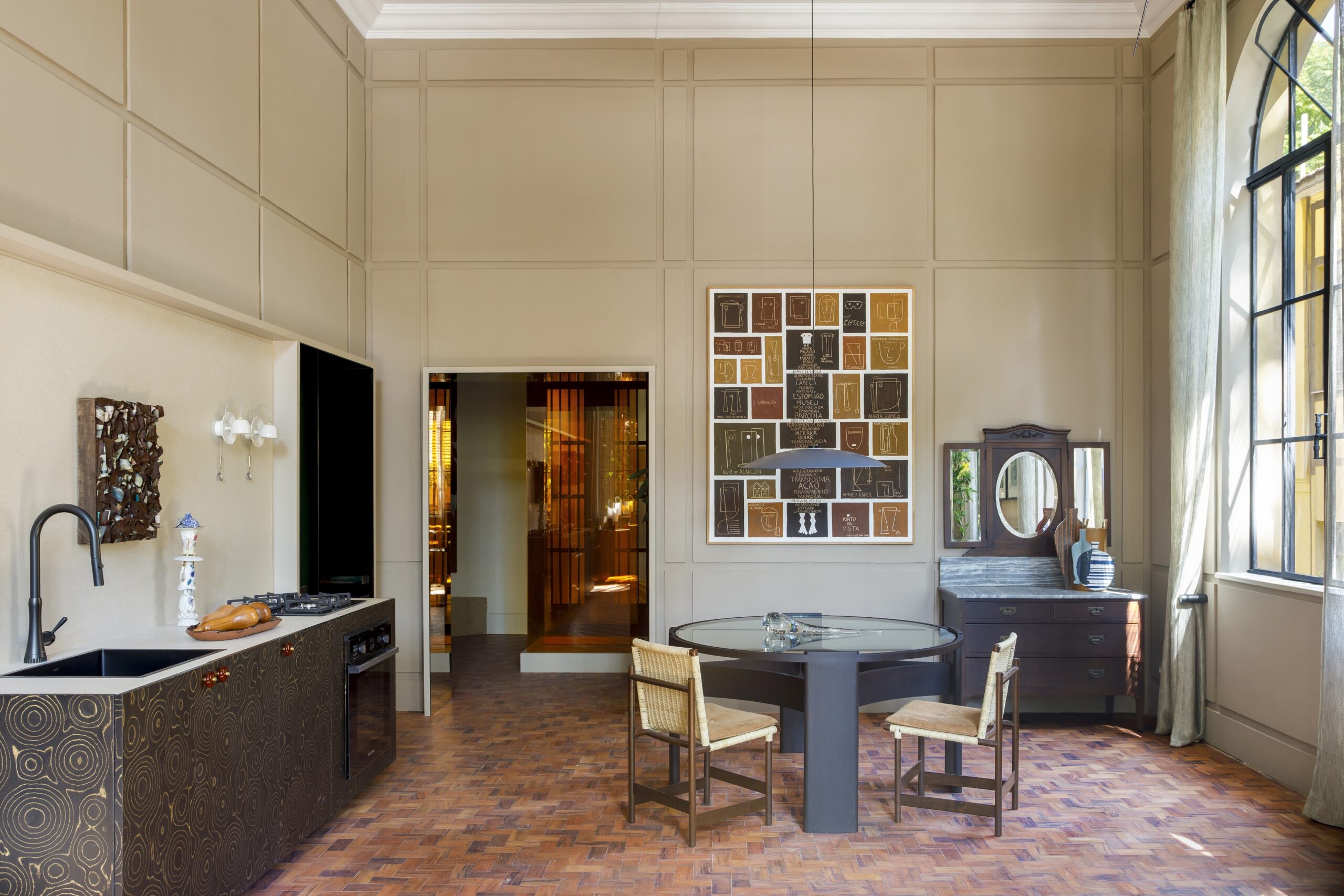 Felipe Carolo Returns to CASACOR With 77-Square-Meter Loft Honoring His Grandfather’s Centennial